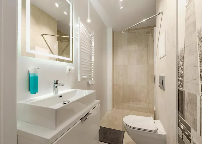 Centrum Wigury Parking Dostep Na Kod Blisko Galeria Lodzka, Piotrkowska, Jednorozec Apartament